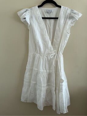 New! En Saison White Embroidered V-Neck Wrap Dress